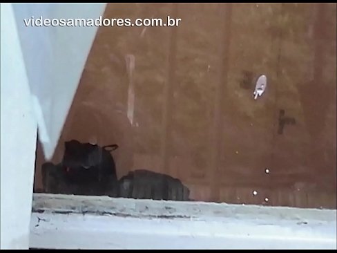 ❤️ Bărbat excitat care își privește prietena cu un alt tip, înregistrând un video de sex fără a deranja cuplul ❤❌ at us ❌️
