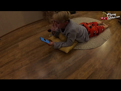 ❤️ Blondă nebună care suge o sculă uriașă și sare pe ea - Sex anal ❤❌  at us ❌️