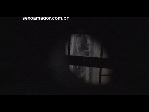 ❤️ Blondina este filmată în secret de un voyeur din cartier ascuns în spatele unor cărămizi goale ❤❌ at us ❌️